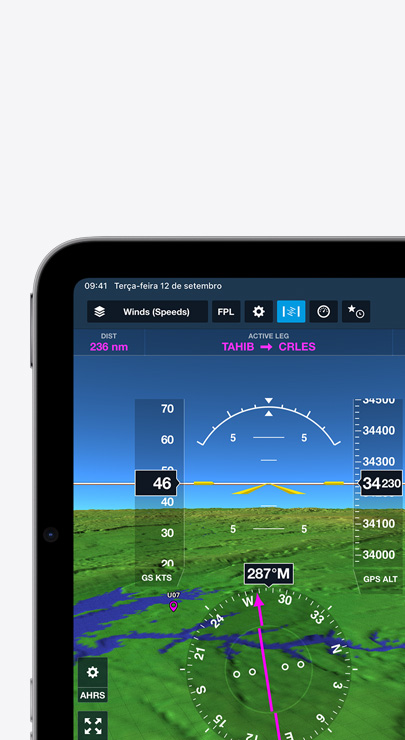 Um iPad mostra a velocidade e a dire??o do vento em um mapa de voo topográfico com cumes que representam montanhas.