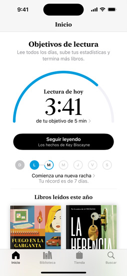 Pantalla de un iPhone que muestra la interfaz de Objetivos de Lectura en la app Libros. En la parte superior, hay un círculo de progreso. Debajo aparece el registro de la racha de lectura semanal. En la parte inferior está la sección Libros leídos este a?o, que incluye una fila de dos libros y un espacio vacío para un tercero