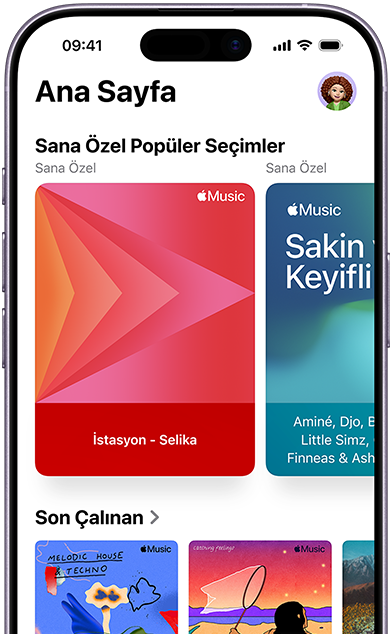 iPhone ekran?nda Apple Music Ana Sayfa sekmesi, Sana ?zel Popüler Se?imler d?nen reklam? ile Selika adl? kullan?c?n?n ki?iselle?tirilmi? istasyonlar? ve ?alma listeleri g?steriliyor