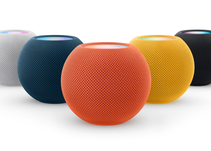 Soldan sa?a: bir Beyaz, bir Mavi, bir Turuncu, bir Sar? ve bir Gece Yar?s? HomePod mini